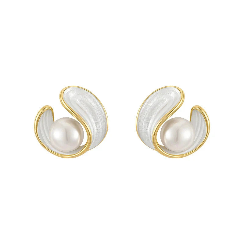 Luxury earrings with white opal and pearls