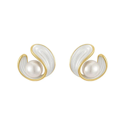 Luxury earrings with white opal and pearls