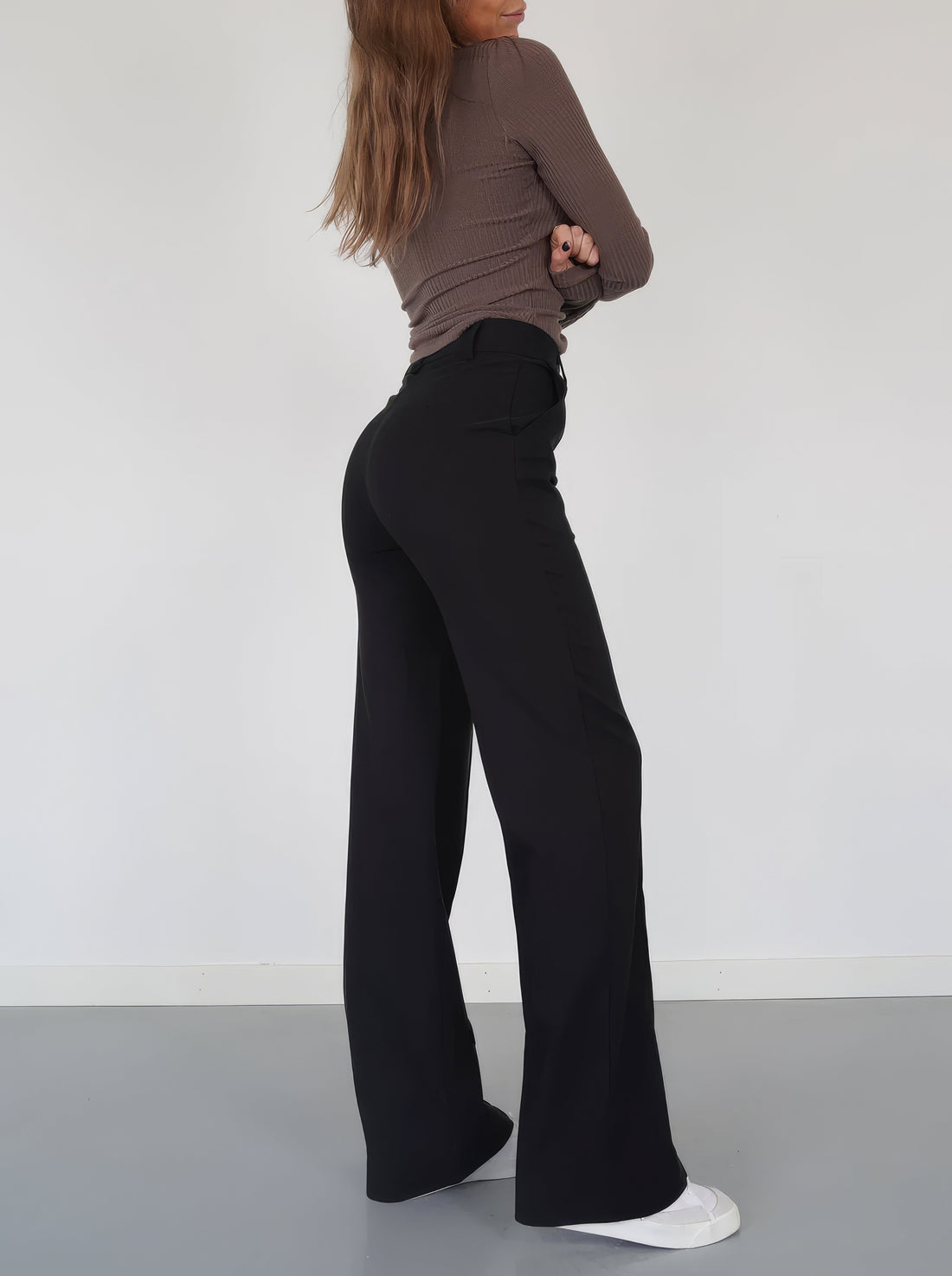 Wide and elegant trousers for women