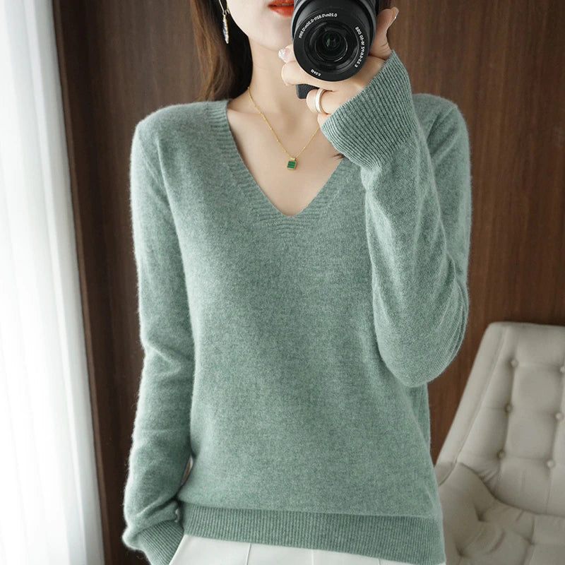 Women's knitted v-neck bottoming sweater