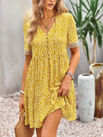 Carina - Floral print dress with v-neck and short sleeves