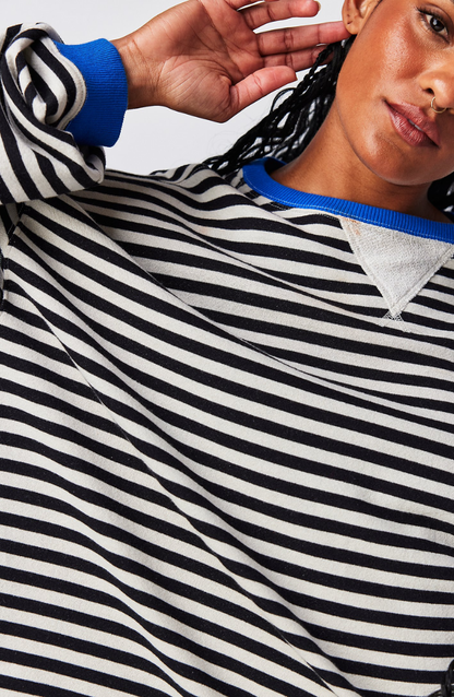 Women’s Pullover Sweatshirt - Relaxed Fit - Crew Neck - Ribbed Trim - Casual Wear