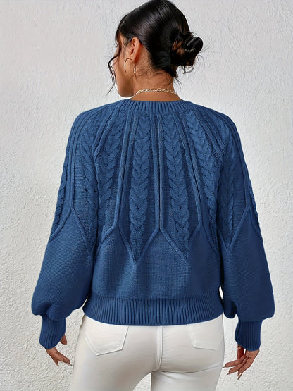 Women's round neck knitted pullover with cable pattern