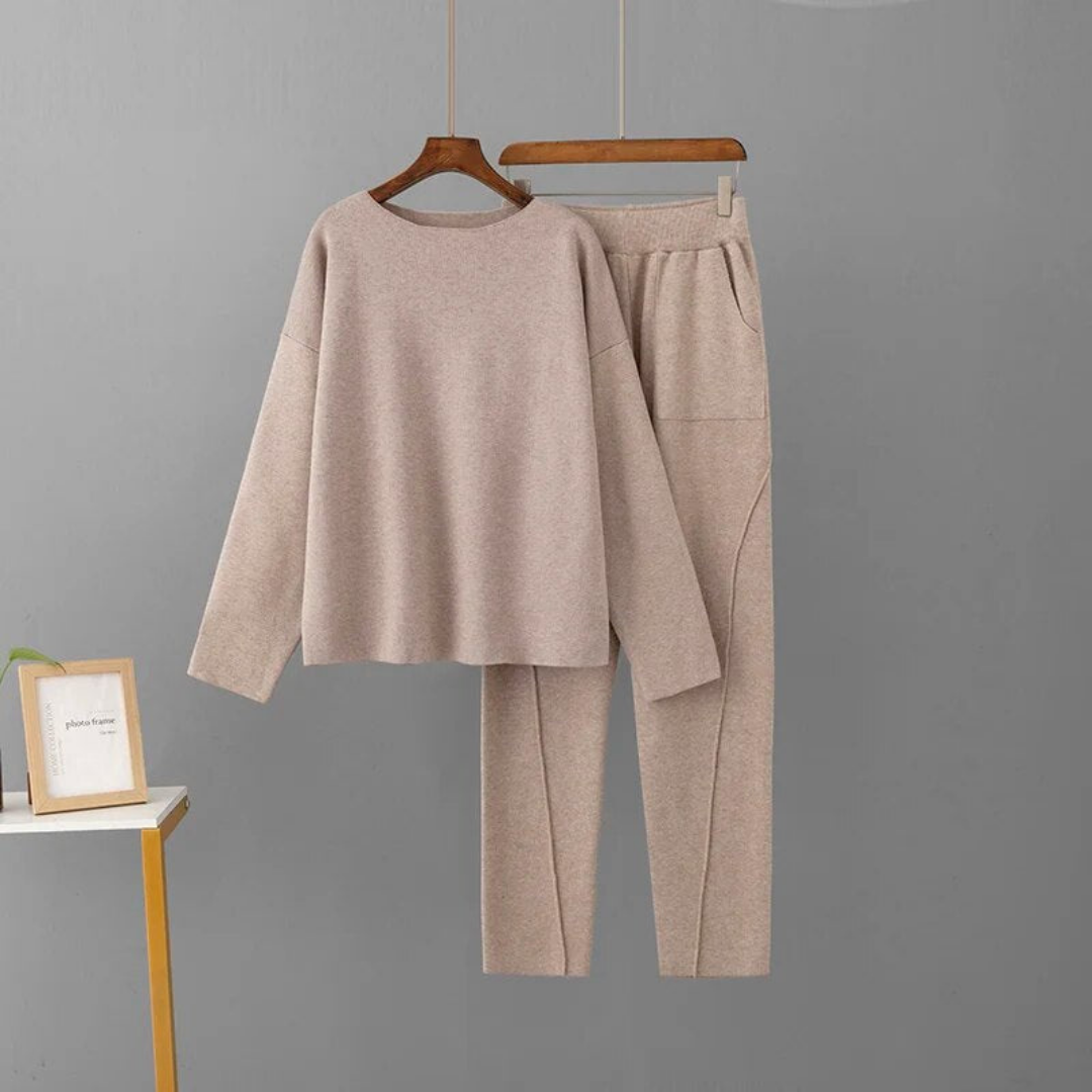 Women's cozy knitted two-piece tracksuit