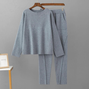 Women's cozy knitted two-piece tracksuit