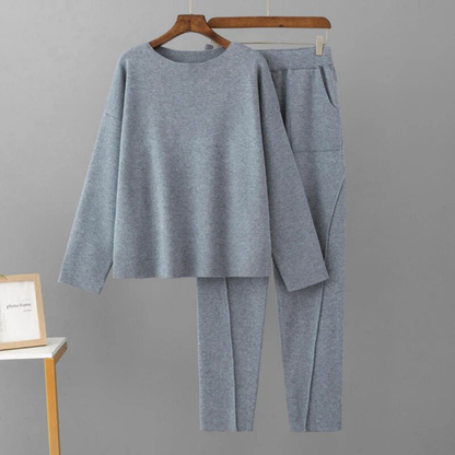 Women's cozy knitted two-piece tracksuit