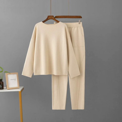Women's cozy knitted two-piece tracksuit