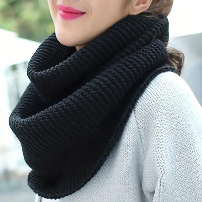 Women's elegant wool round scarf