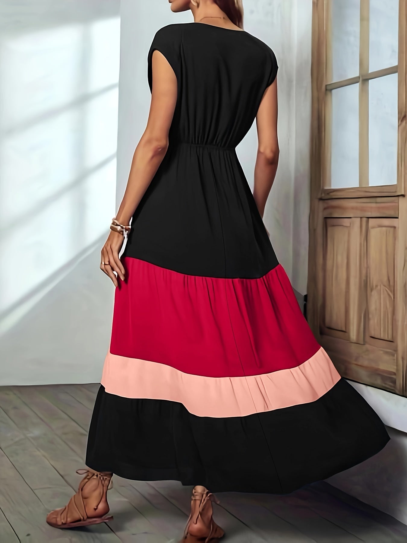 Elegant sleeveless maxi dress with pleated design for women