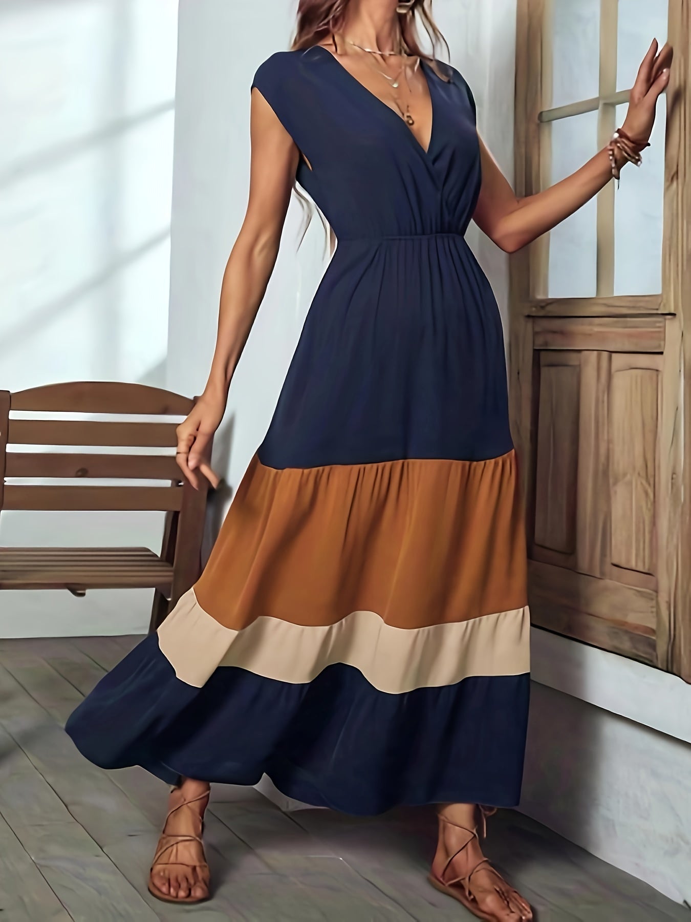 Elegant sleeveless maxi dress with pleated design for women