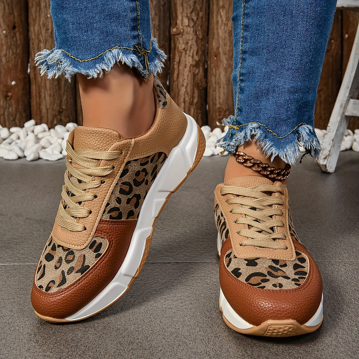 Leopard print lace-up sneakers with cushioned sole for women