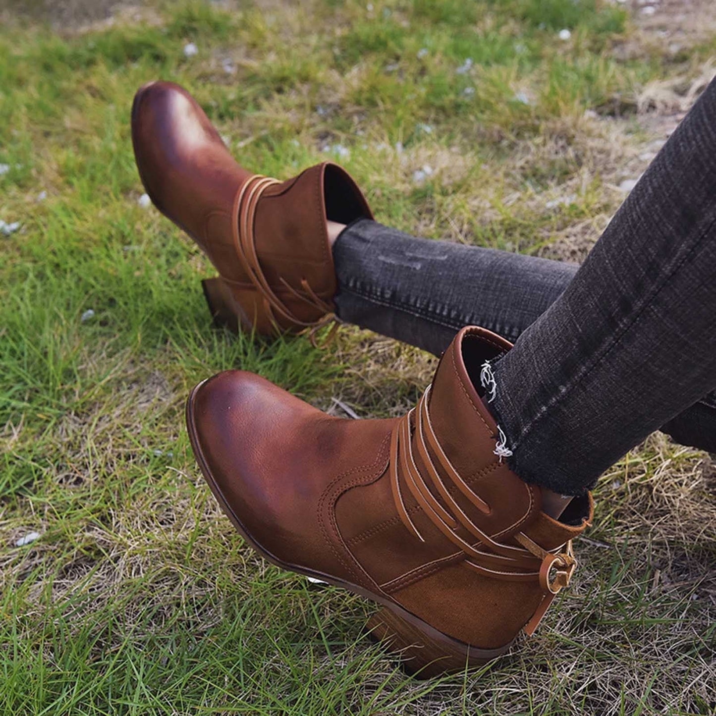 Women's vintage lace-up boots with chunky high heel