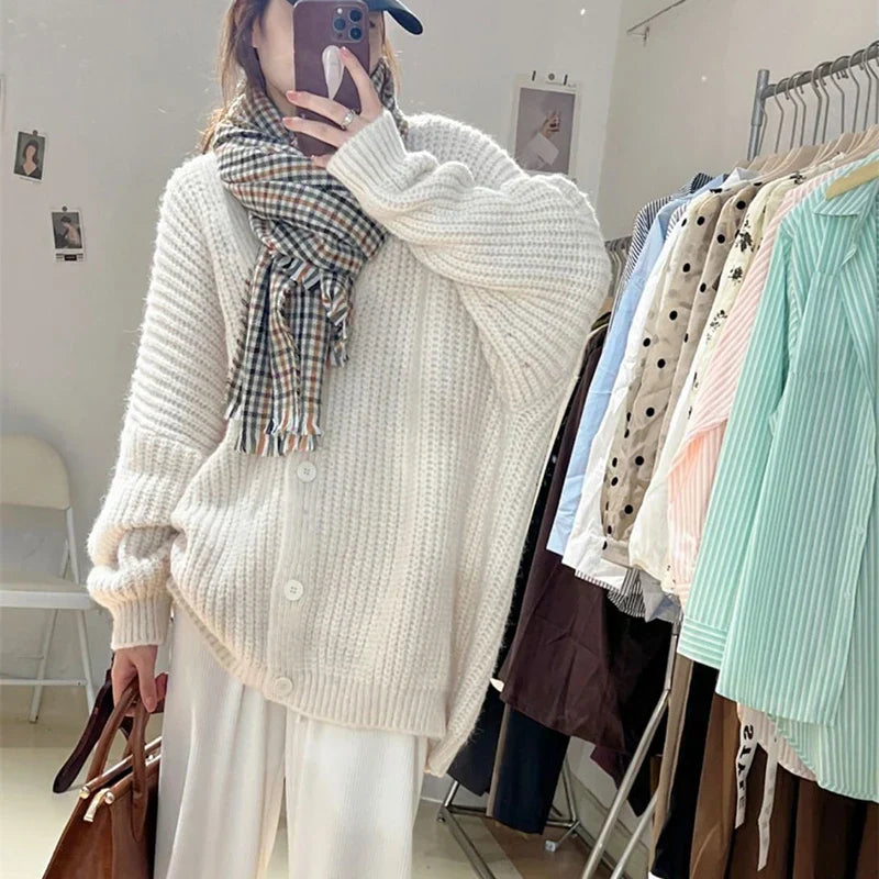 Women's casual knitted sweater with lantern sleeves