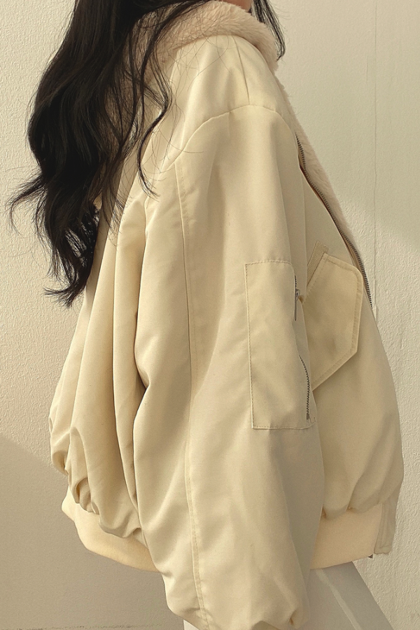 Stylish sherpa-lined winter jacket for women