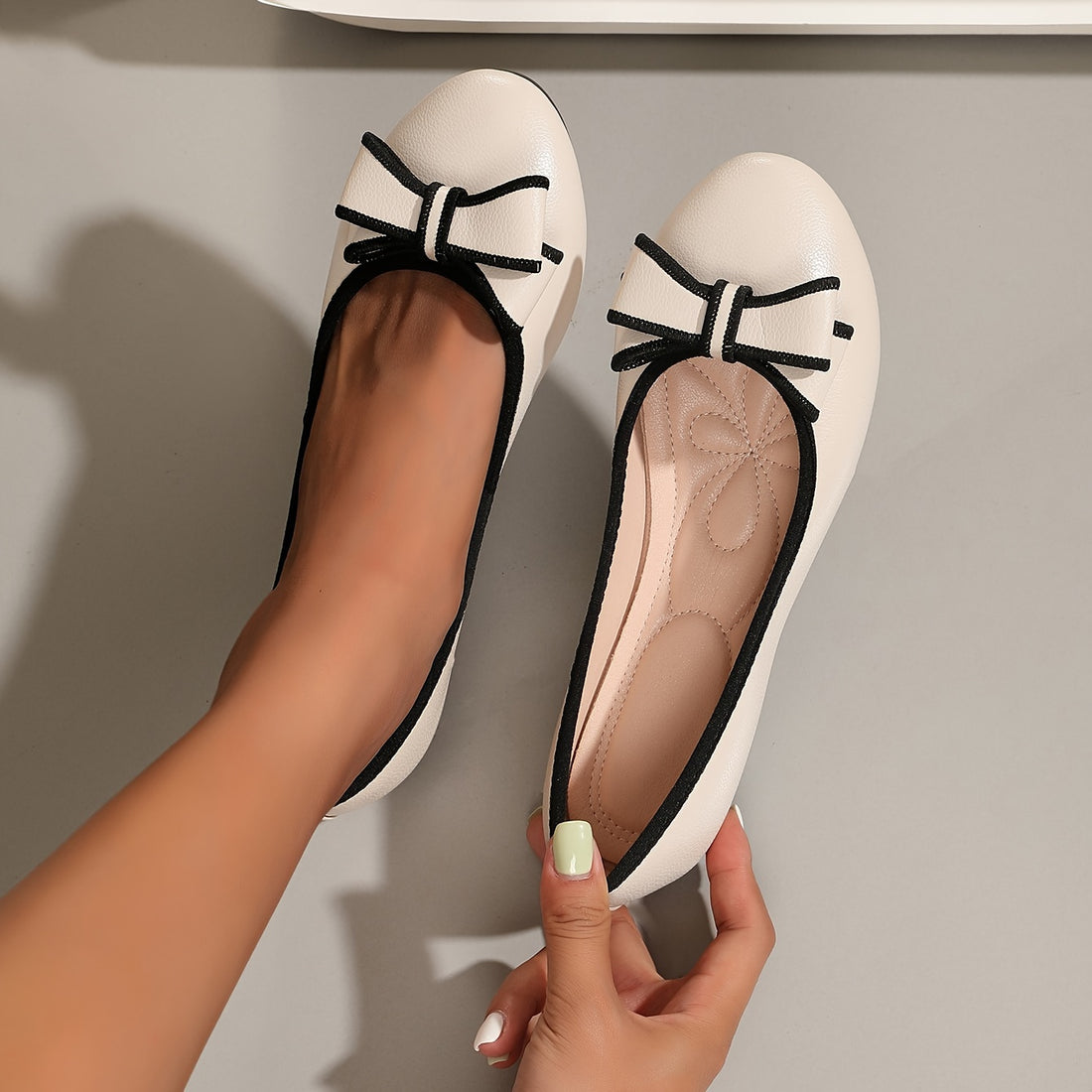 Elegant round-toe ballet flats with bowknot detail and sleek edging for women