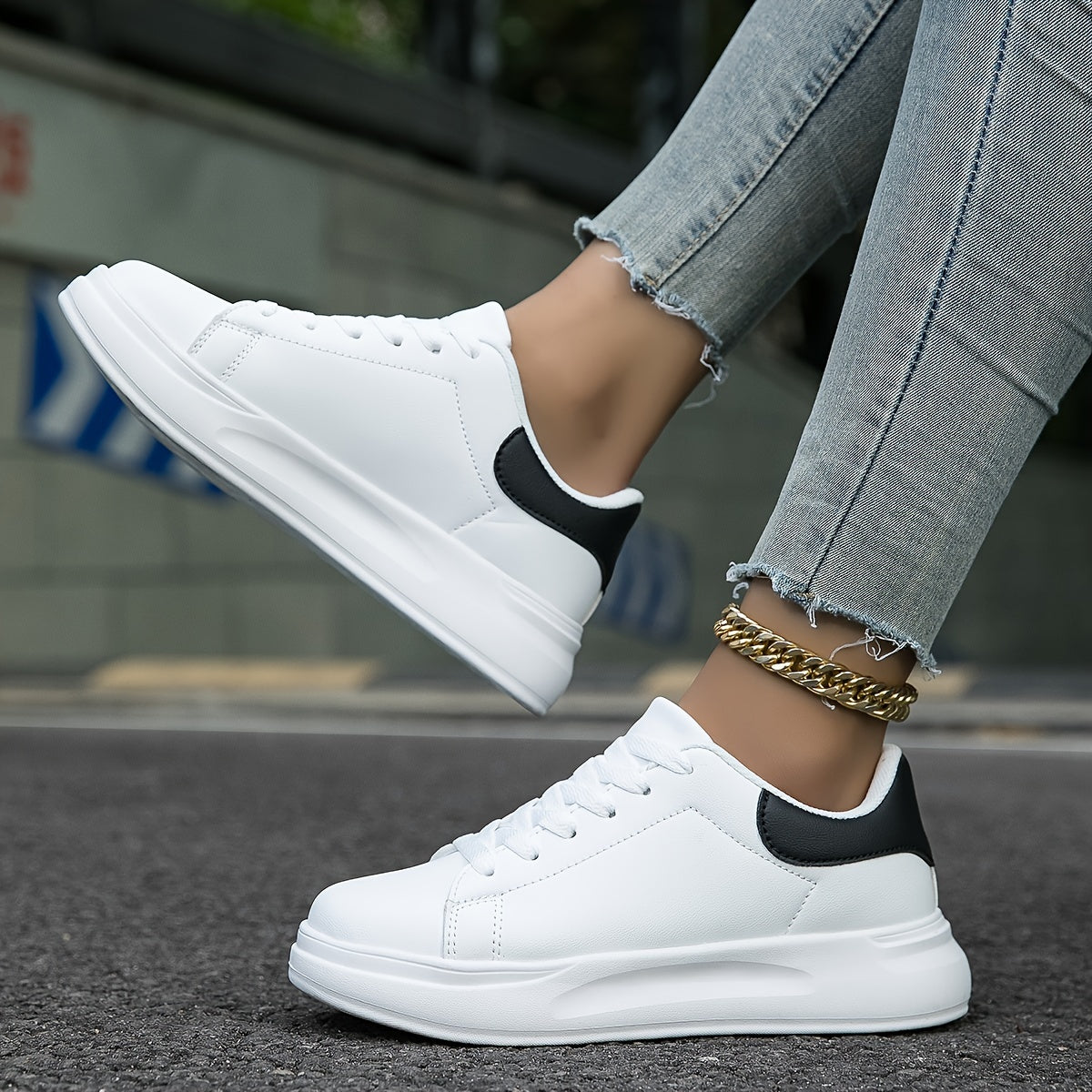 Women’s Casual Sneakers – Low-Top Minimalist Design – Comfortable Lace-Up Fit