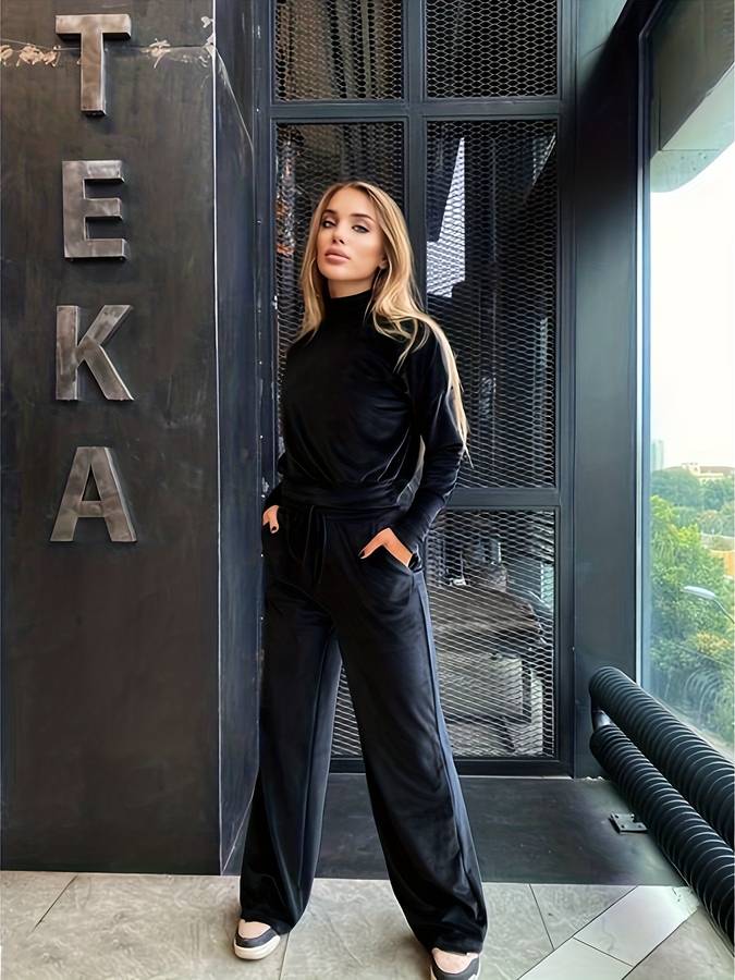 Women's turtleneck top and wide pants set