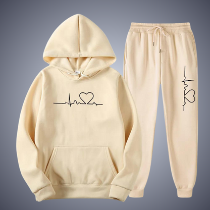 Women's heart print hoodie and drawstring sweatpants set