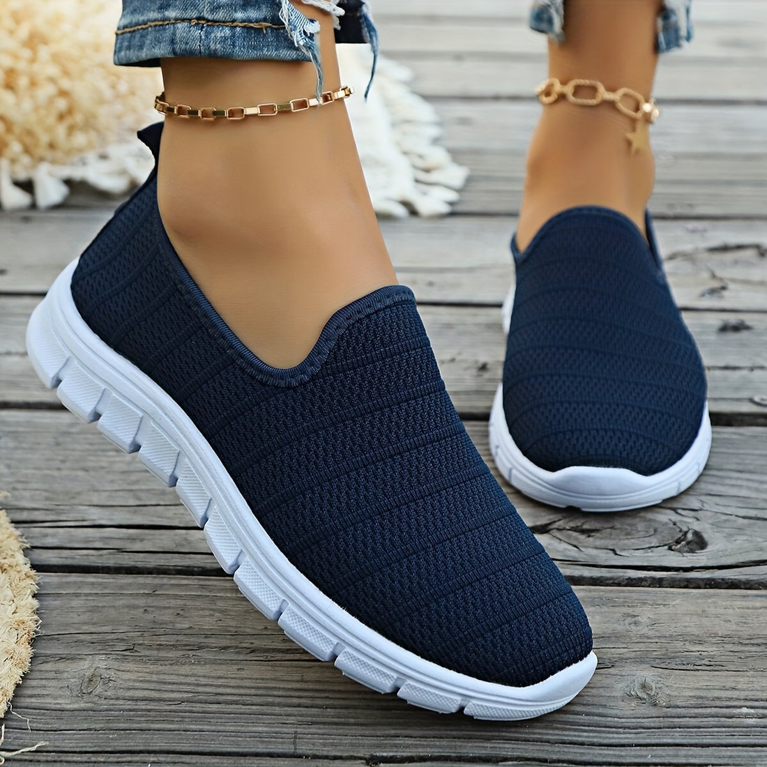 Lightweight slip-on walking shoes with stretchy knit upper for women