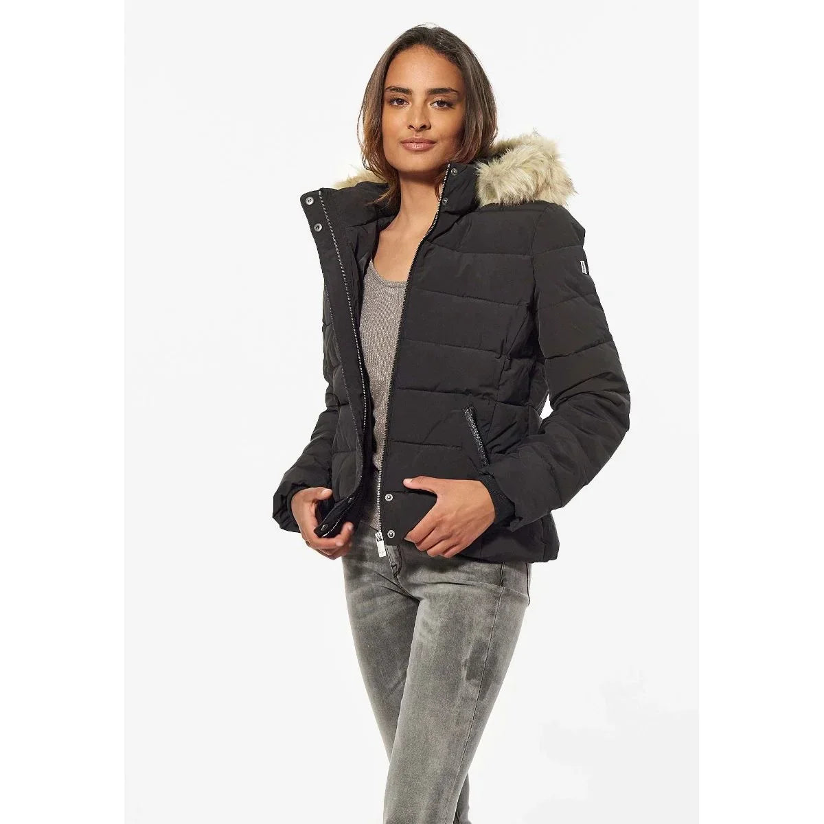 Warm and short hooded winter jacket for women