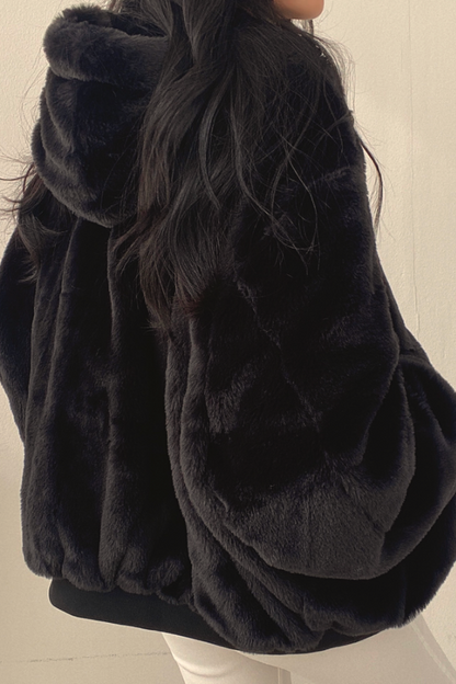 Stylish sherpa-lined winter jacket for women