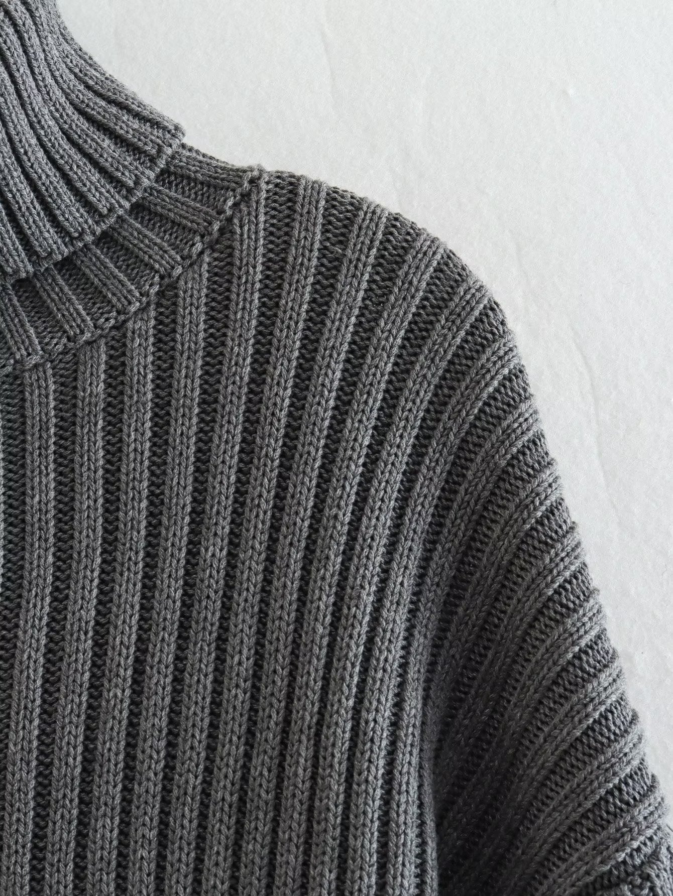 Elegant Cropped Turtleneck Sweater