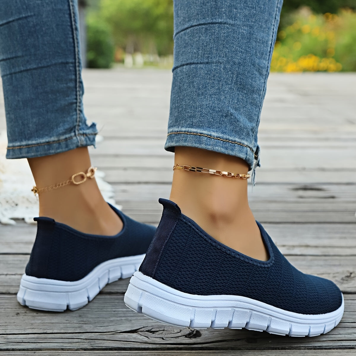 Lightweight slip-on walking shoes with stretchy knit upper for women