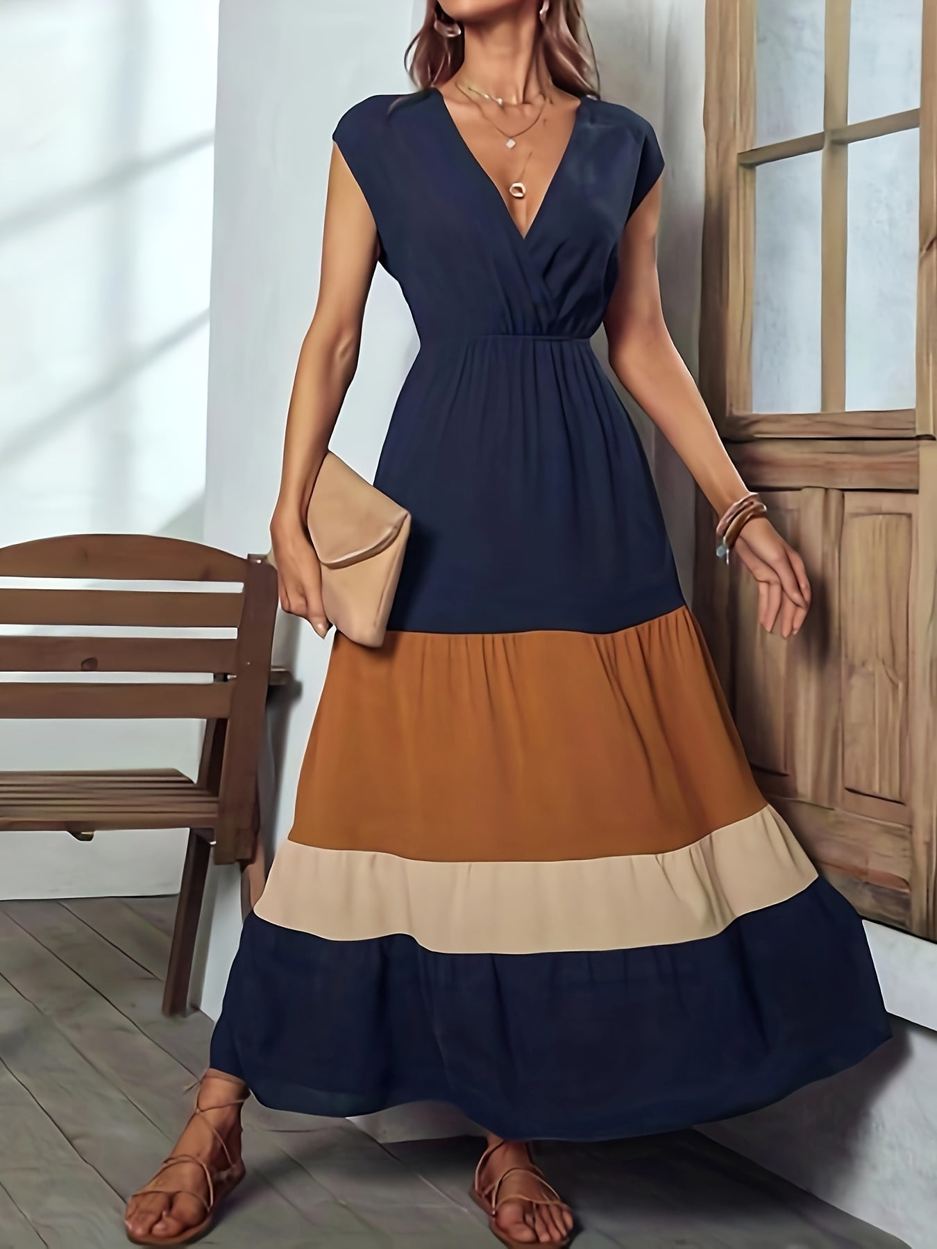 Elegant sleeveless maxi dress with pleated design for women