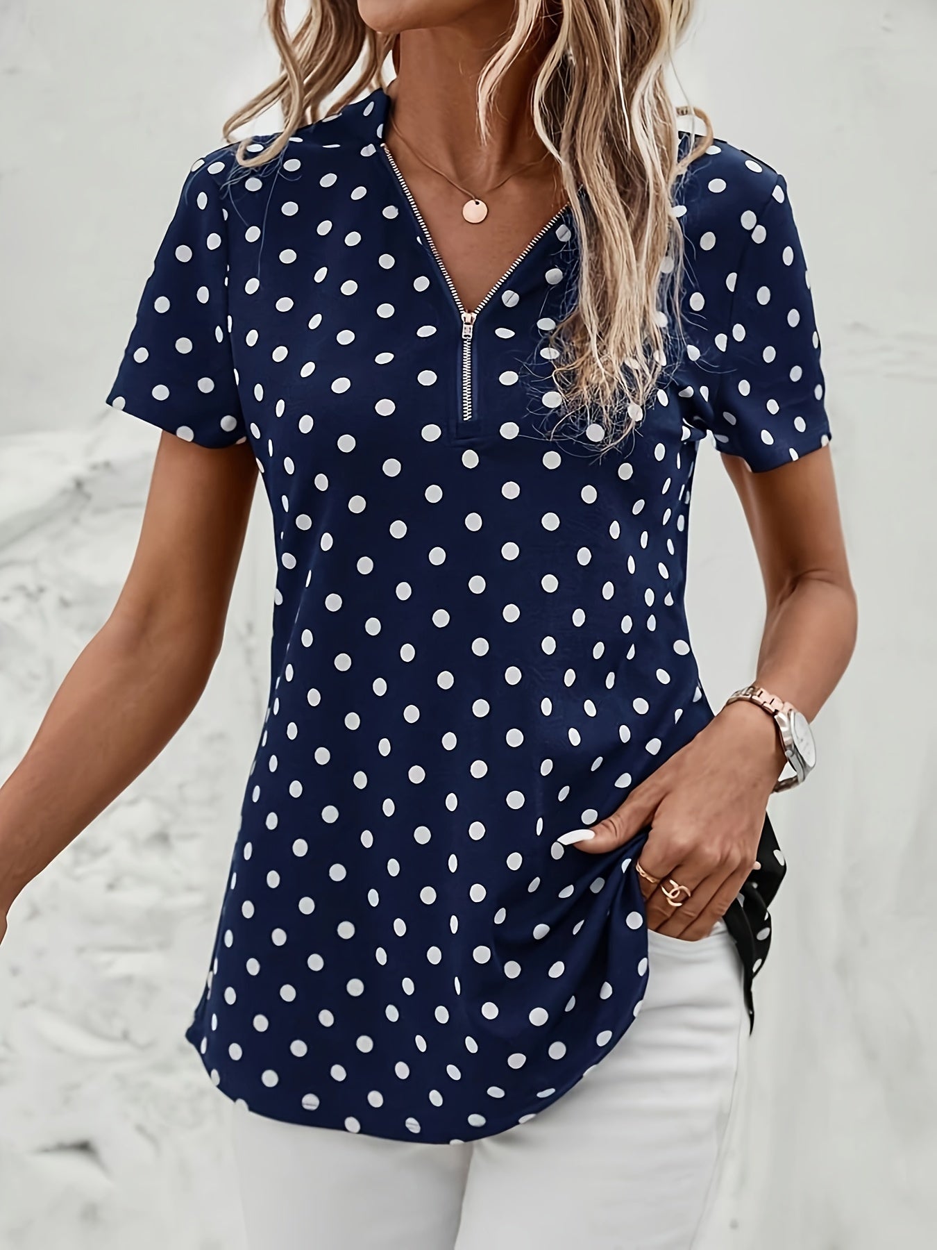 Short-sleeved v-neck zipper t-shirt with polka dots for women