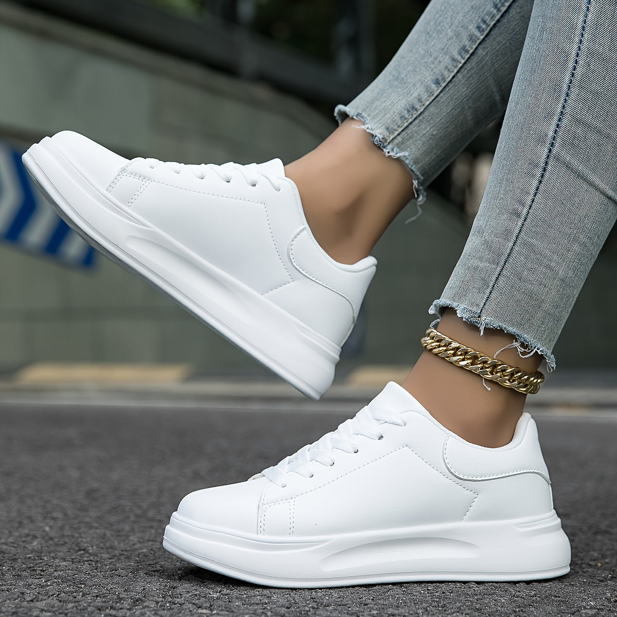 Women’s Casual Sneakers – Low-Top Minimalist Design – Comfortable Lace-Up Fit