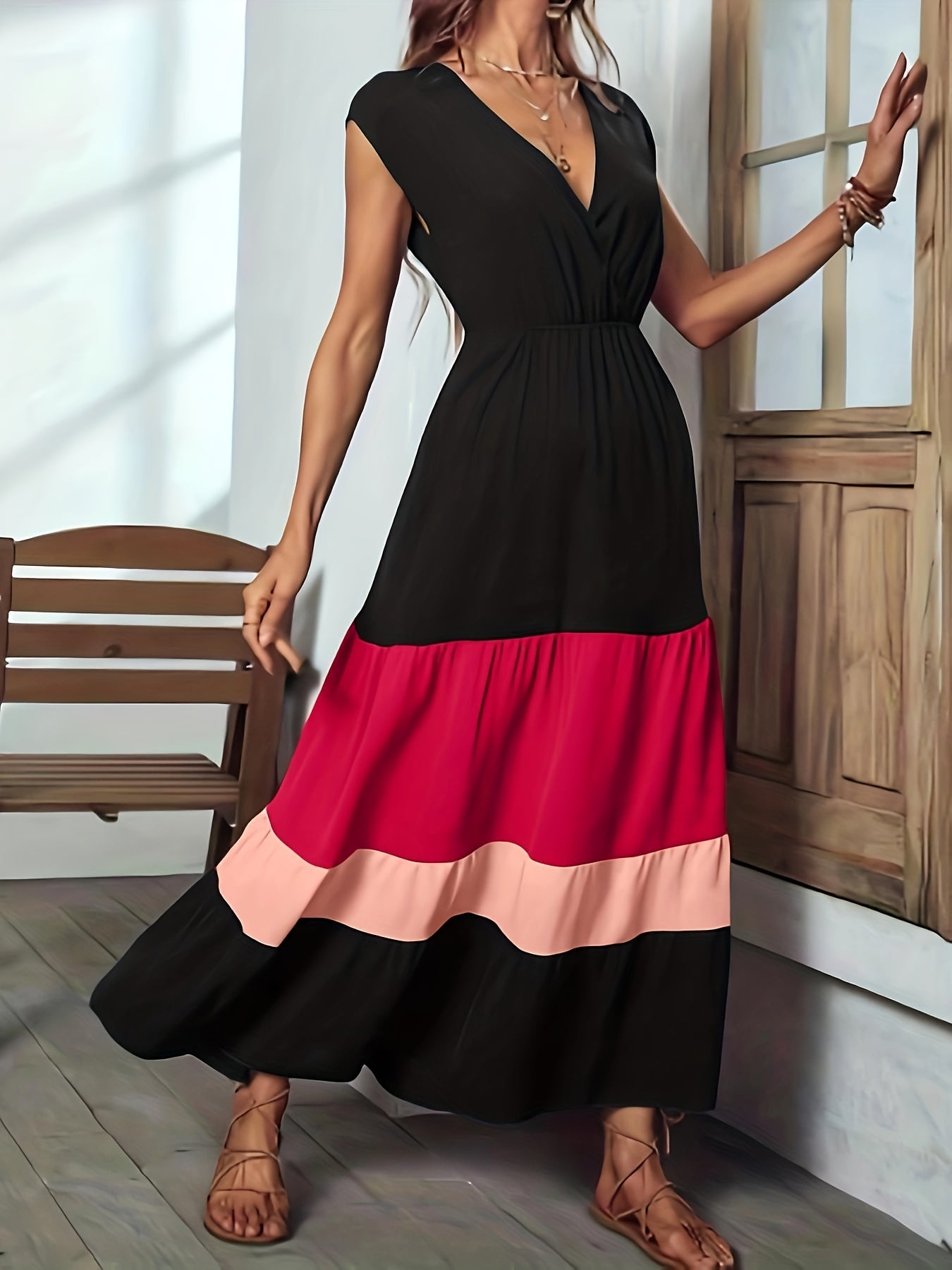 Elegant sleeveless maxi dress with pleated design for women
