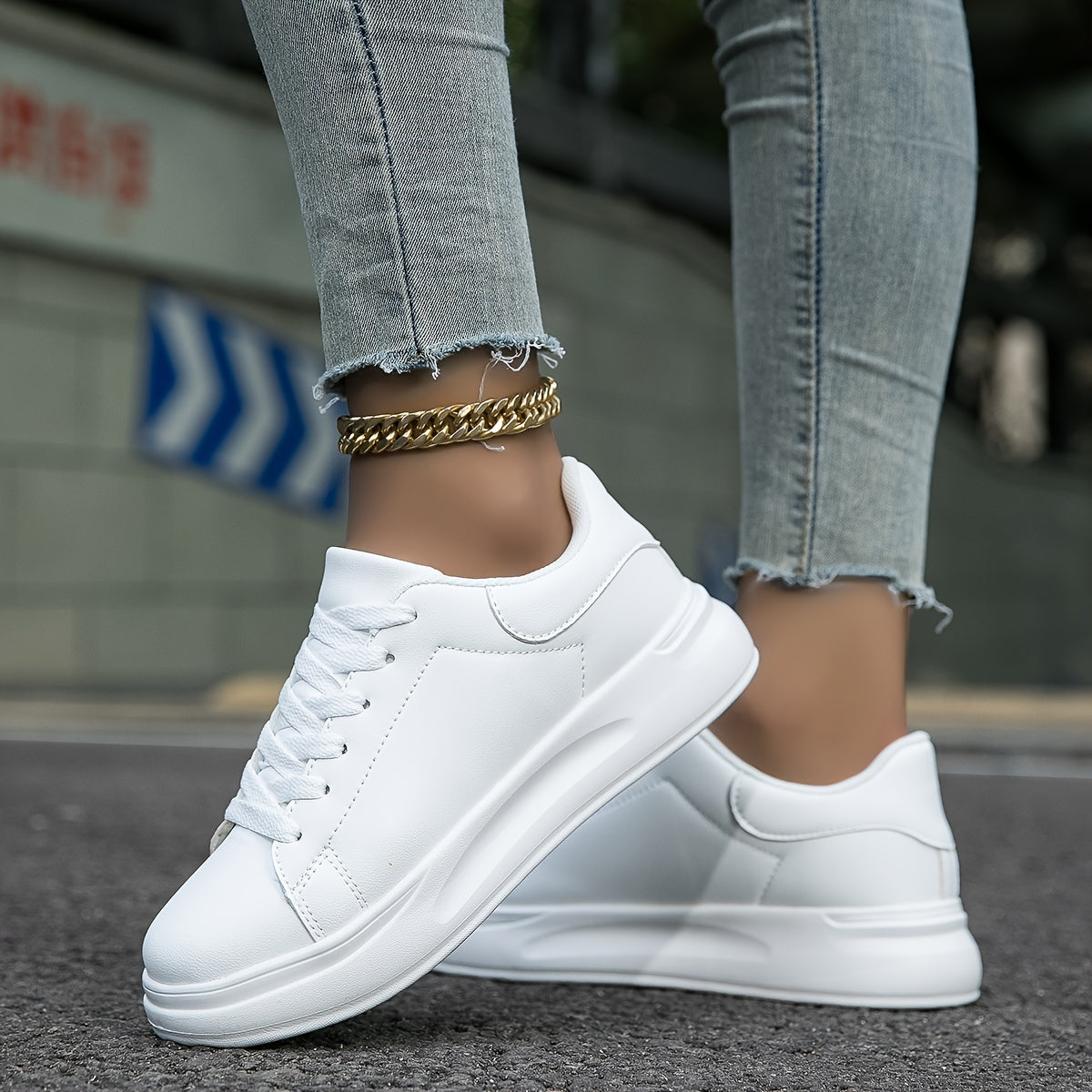 Women’s Casual Sneakers – Low-Top Minimalist Design – Comfortable Lace-Up Fit