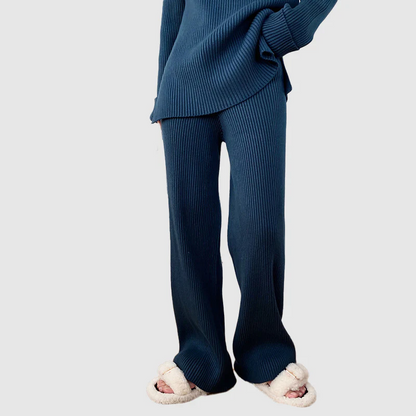 Women's casual two-piece sweater suit with wide-leg pants