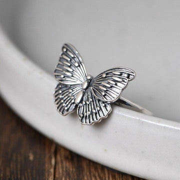 Chic butterfly ring