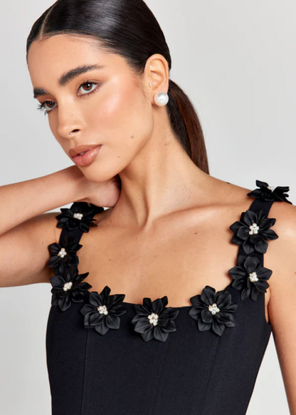 Women’s Mini Dress – Fitted Bodice – A-Line Silhouette – Sleeveless Floral Neckline