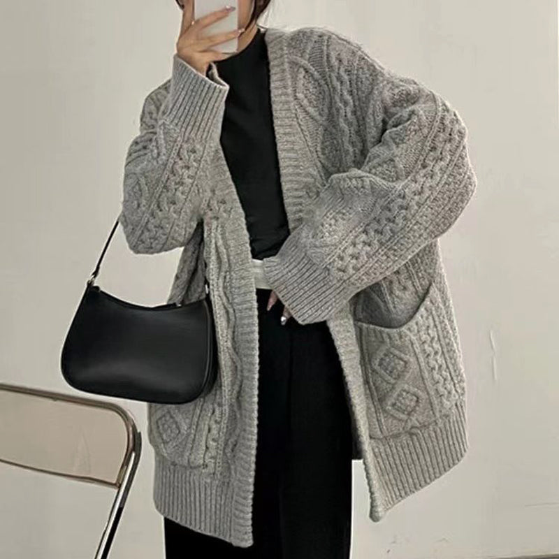 Women's mid-length knit cardigan with pockets