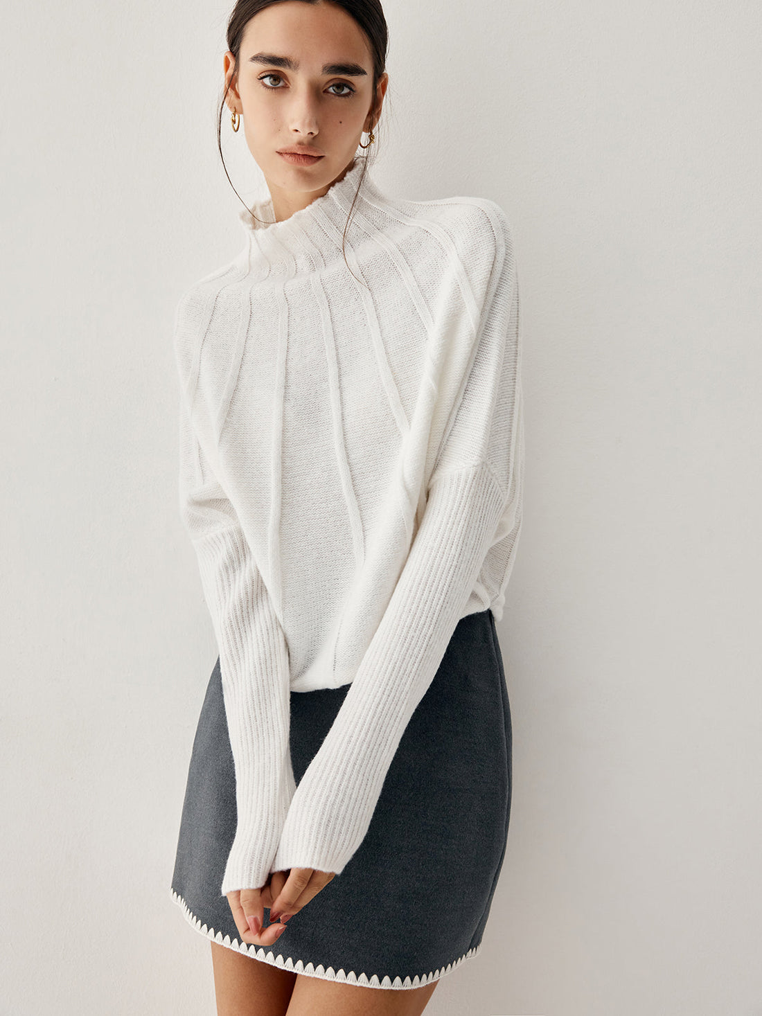 Piping mock neck long sleeve knit top for women