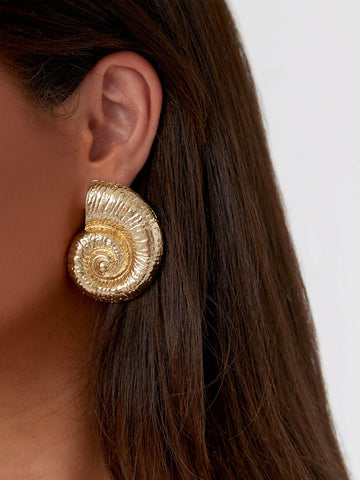 Juliet - seashell shaped stud earrings