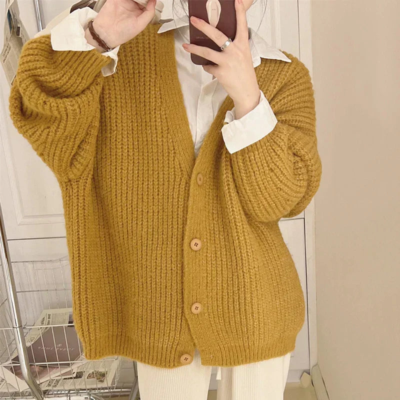 Women's knitted v-neck cardigan