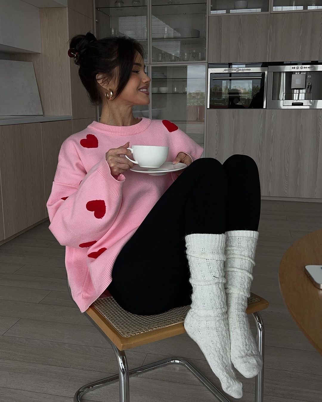 Women's solid color round neck knitted sweater with heart print