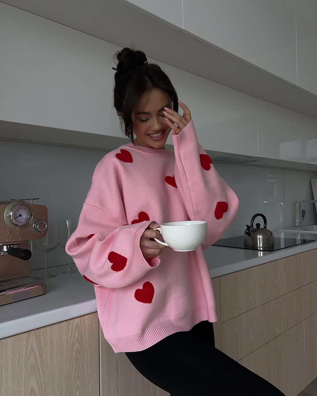 Women's solid color round neck knitted sweater with heart print