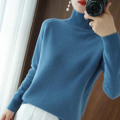 Women's slim fit short raglan knitted sweater in solid color