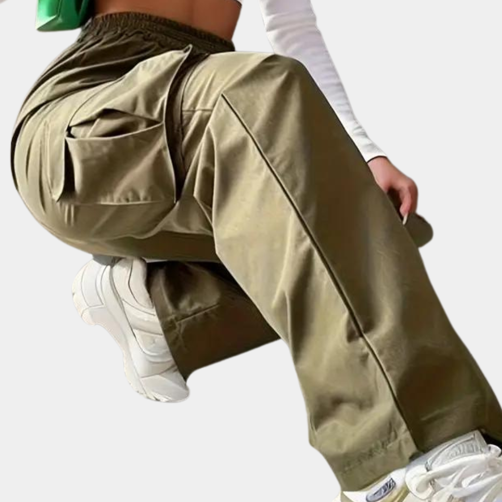 Three-dimensional pocket cargo pants for women