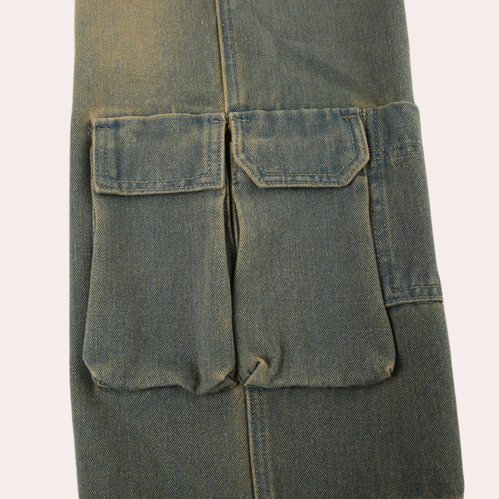 Women's oversized cargo jeans