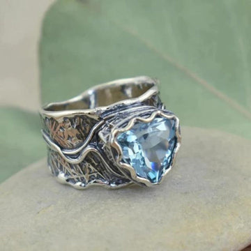 Luxury sapphire carving ring