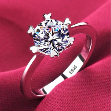 Elegant ring with crystal stone