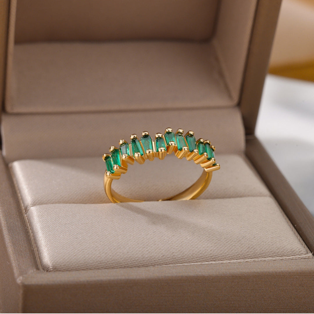 Luxurious statement green zirconia ring