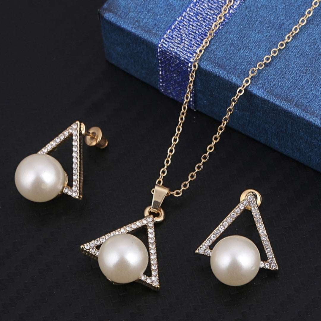 Triangular earrings and necklace set