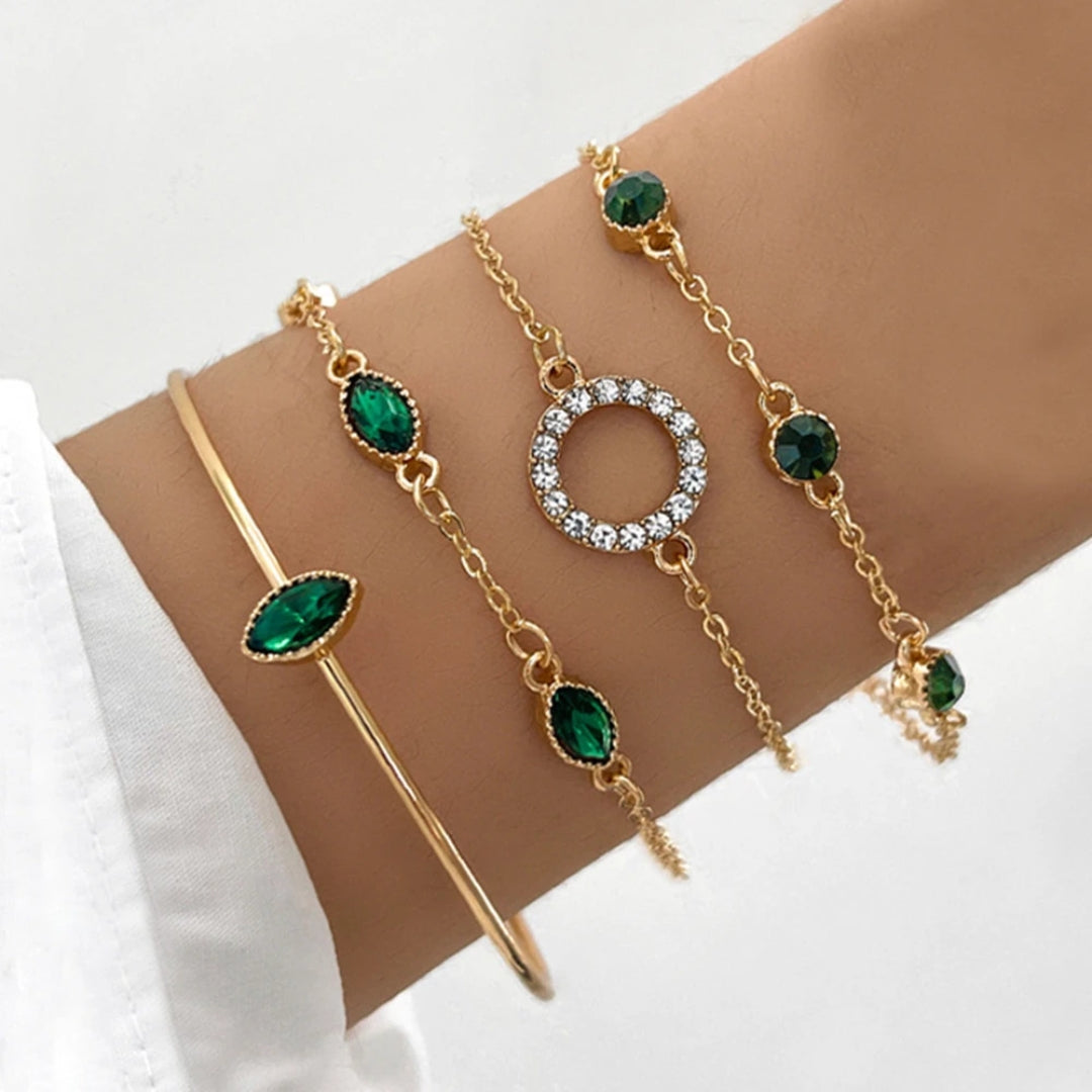 Bracelet set with green crystals