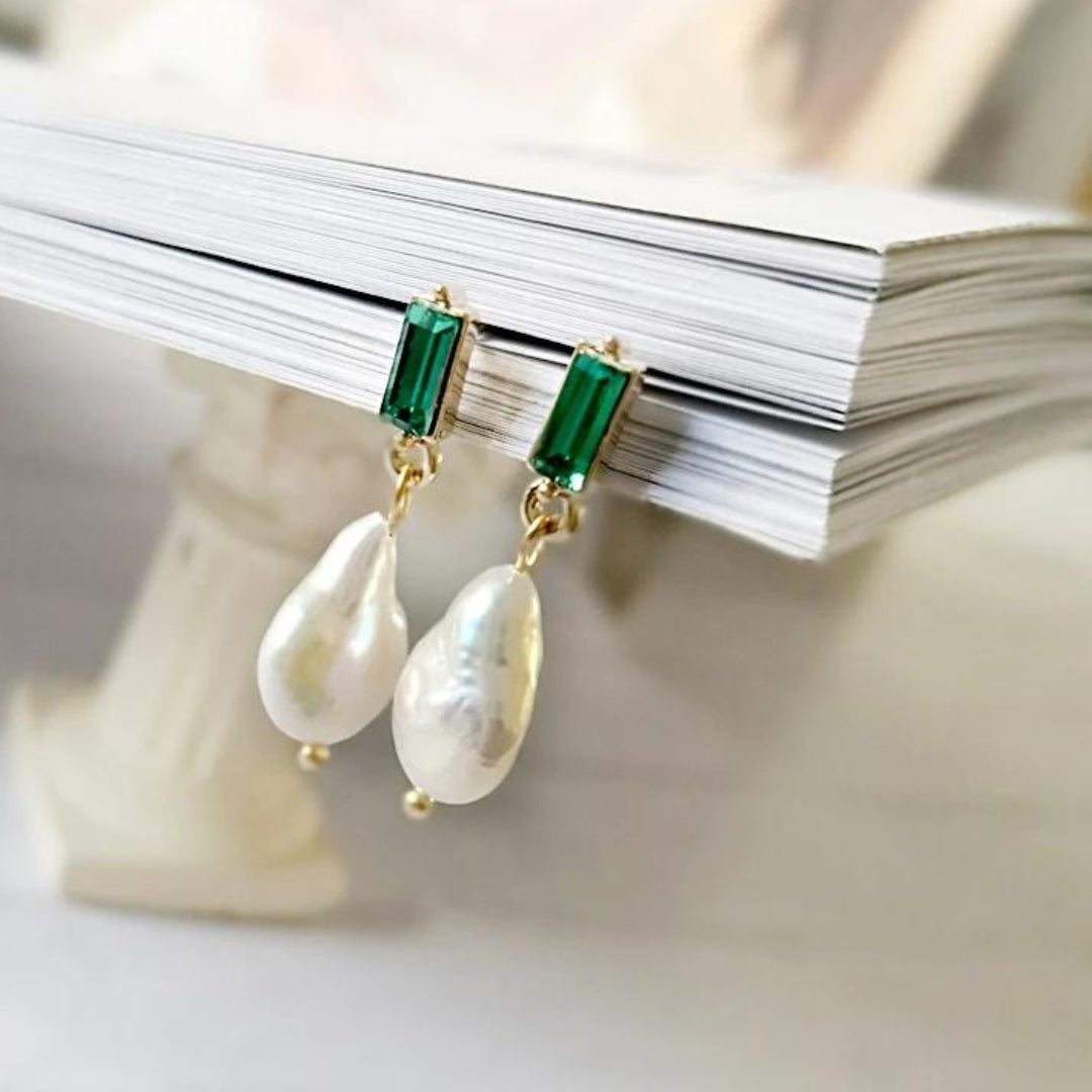 Pearl earrings with green zirconia